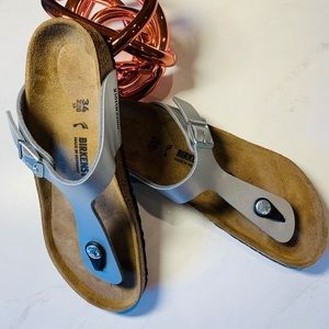 Birkenstock’s Gizeh Kids Sandals Size 34